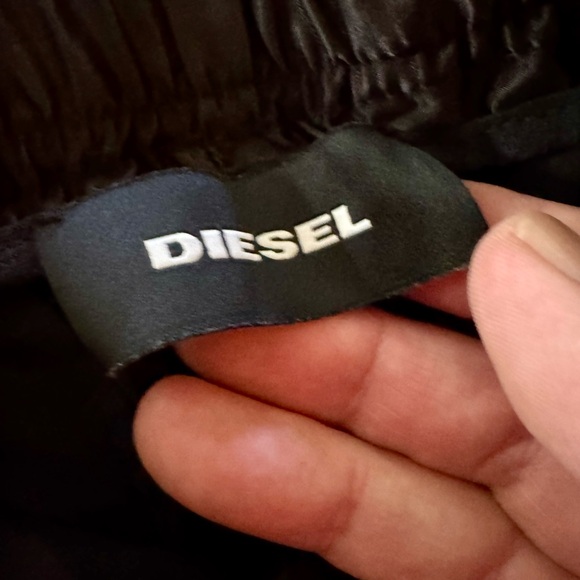 Diesel Men’s Pants size Medium Black with Burgundy Stripe and Logo - Picture 4 of 13